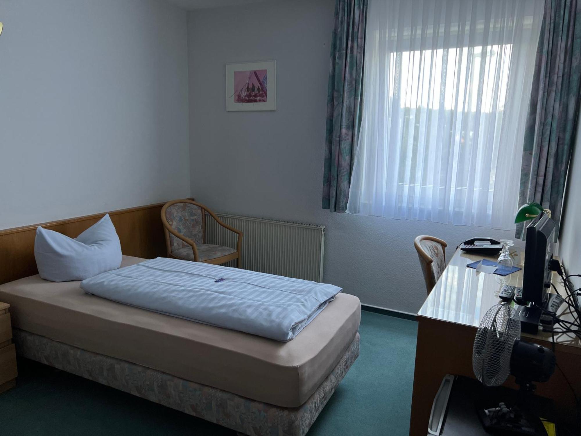 Niebuhrs Hotel Friedrichsdorf Room photo